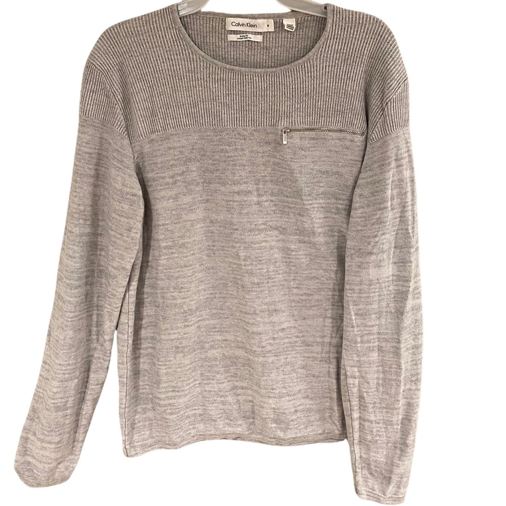 **LIKE NEW** CALVIN KLEIN Gray Sweater. Size M. Body Fit.